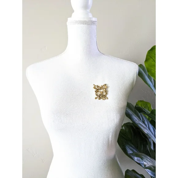 Women’s Vintage Lapel Pin Brooch Romantic Heart Arrow Floral Laurel Leaf Motif - Picture 2 of 11